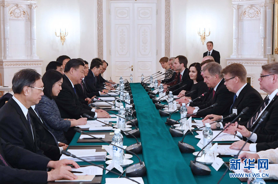 4月5日，國家主席習(xí)近平在赫爾辛基同芬蘭總統(tǒng)尼尼斯托舉行會談。 新華社記者 饒愛民 攝