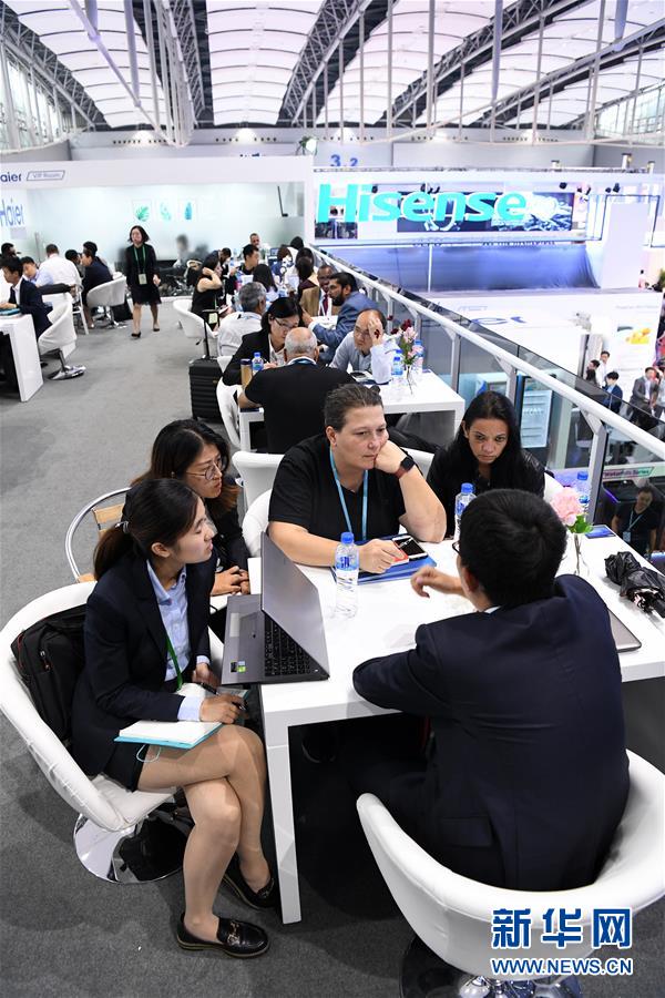 (新華全媒頭條·圖文互動(dòng))(10)從廣交會(huì)到進(jìn)博會(huì)——中國對外開放再譜新樂章