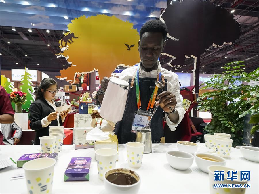 (新華全媒頭條·圖文互動)(7)人間正道 浩蕩前行——習(xí)近平主席出席首屆中國國際進(jìn)口博覽會紀(jì)實