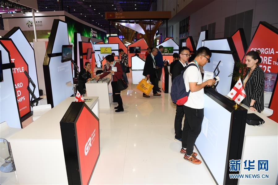 (新華全媒頭條·聚焦進(jìn)口博覽會(huì)·圖文互動(dòng))(8)匯聚世界經(jīng)濟(jì)前行的浩蕩潮流——從首屆中國(guó)國(guó)際進(jìn)口博覽會(huì)看全球合作發(fā)展新趨勢(shì)