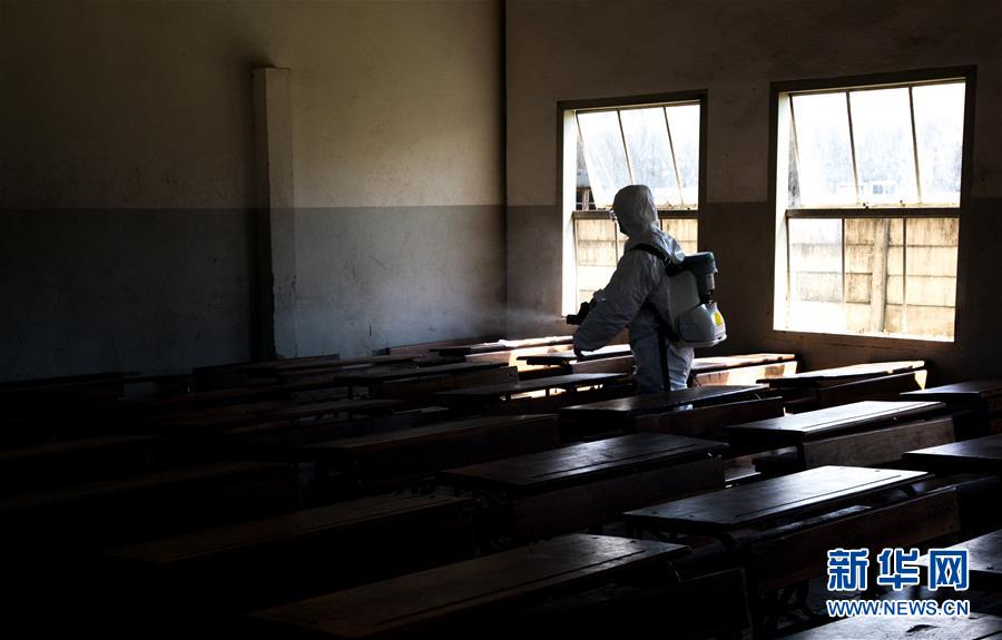 (國際·圖文互動)(3)與時間賽跑——中國救援隊成為莫桑比克災(zāi)后防疫重要力量