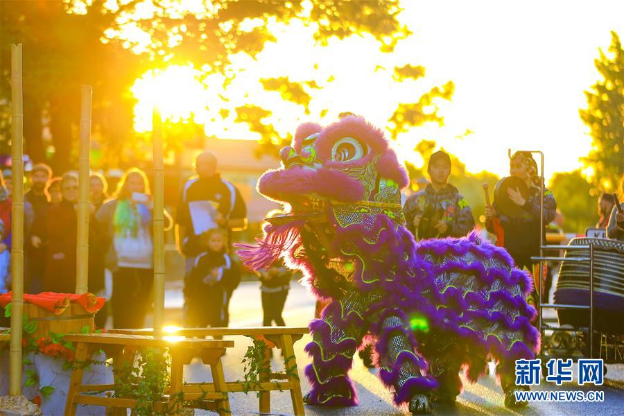 (國(guó)際)(2)澳大利亞揚(yáng)鎮(zhèn)舉辦“中國(guó)節(jié)”