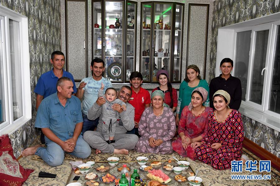 (國(guó)際·圖文互動(dòng))(2)通訊:“學(xué)習(xí)中文為我?guī)硪庀氩坏降陌l(fā)展機(jī)遇”——記一名“90后”塔吉克斯坦青年的圓夢(mèng)之路