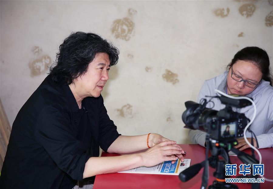 （國(guó)際&middot;圖文互動(dòng)）專(zhuān)訪：結(jié)合傳統(tǒng)與當(dāng)代 推動(dòng)中國(guó)戲劇國(guó)際化&mdash;&mdash;訪話劇《茶館》導(dǎo)演孟京輝