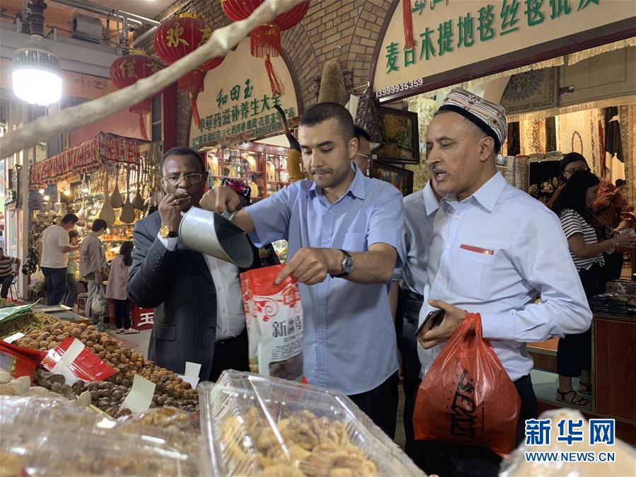 （圖文互動）（1）多國駐華使節(jié)參訪新疆：中國反恐、去極端化經(jīng)驗值得學(xué)習(xí)借鑒