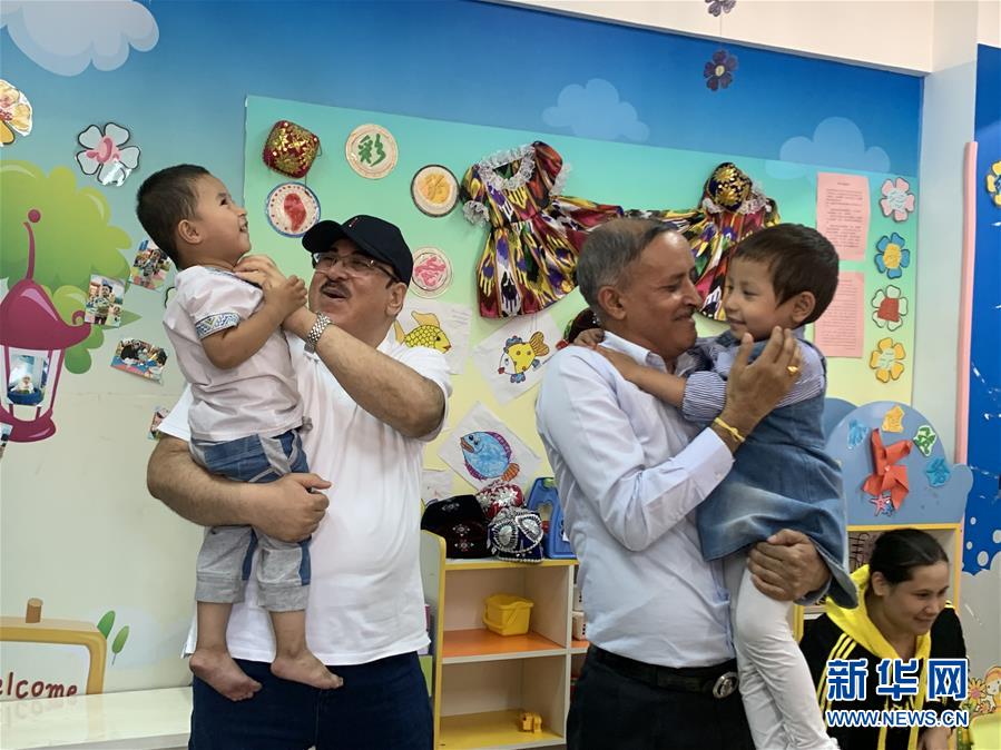 （圖文互動）（3）多國駐華使節(jié)參訪新疆：中國反恐、去極端化經(jīng)驗值得學(xué)習(xí)借鑒