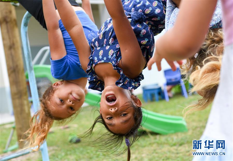 （國際&middot;圖文互動）（3）中國援建&ldquo;你好&rdquo;學(xué)?！A庫克群島孩子夢