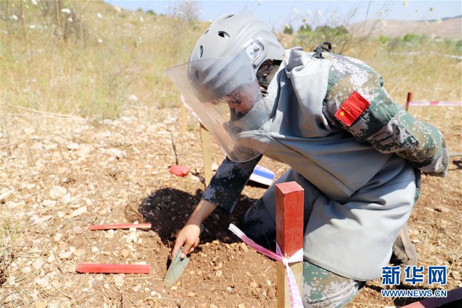 （國(guó)際&middot;圖文互動(dòng)）（2）她們?cè)诶讏?chǎng)成長(zhǎng)&mdash;&mdash;記中國(guó)赴黎維和掃雷女兵