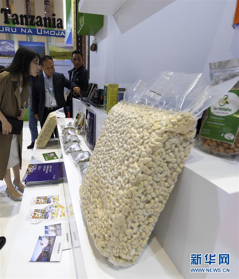 (新華全媒頭條·圖文互動(dòng))(6)大江奔騰勢(shì)如虹——習(xí)近平主席出席第二屆中國(guó)國(guó)際進(jìn)口博覽會(huì)紀(jì)實(shí)