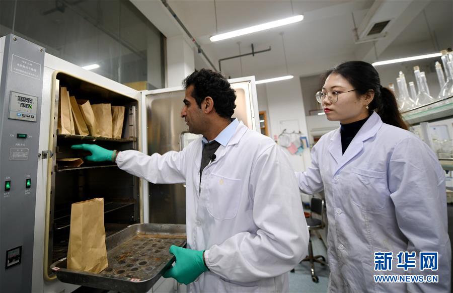 （在習(xí)近平新時(shí)代中國特色社會(huì)主義思想指引下&mdash;&mdash;新時(shí)代新作為新篇章&middot;總書記關(guān)切開放事&middot;圖文互動(dòng)）（2）來中國&ldquo;學(xué)種地&rdquo;的&ldquo;洋學(xué)生&rdquo;