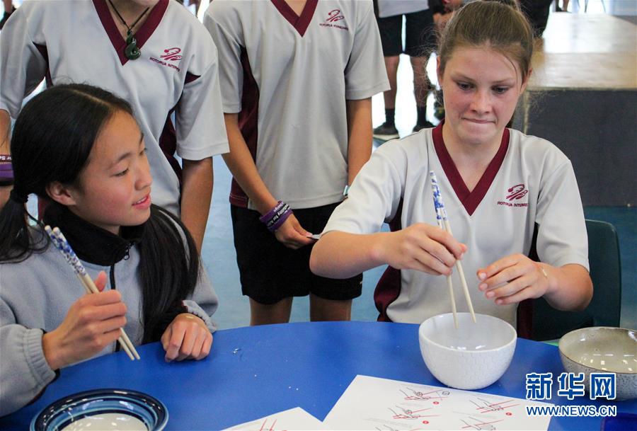 （國際&middot;圖文互動）（4）通訊：&ldquo;Kia Ora，都來吧，漢語學習發(fā)了芽&rdquo;&mdash;&mdash;新西蘭羅托魯阿初級中學中文助教的夢想