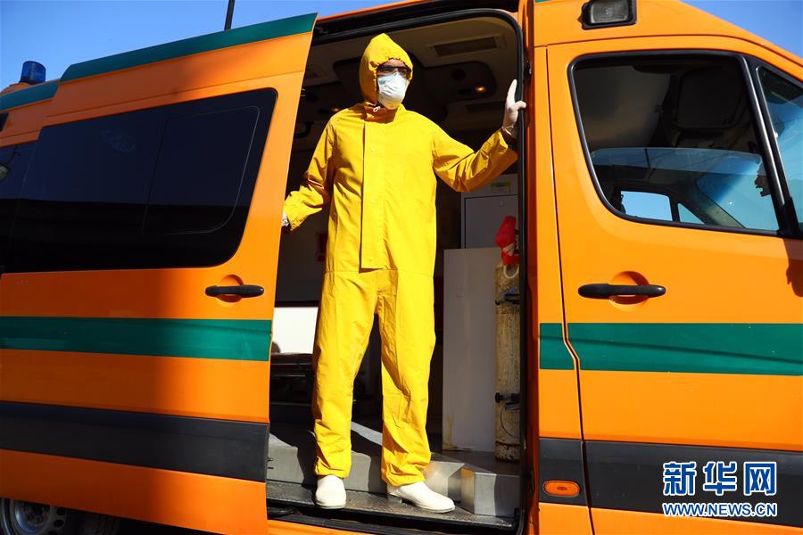 （國際疫情&middot;圖文互動）（1）通訊：埃及救護(hù)車?yán)锏?ldquo;逆行者&rdquo;