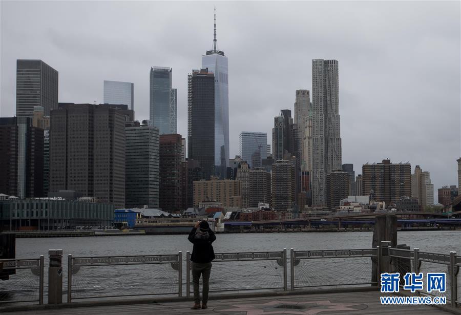 (國(guó)際·圖文互動(dòng))(2)疫情重創(chuàng)美國(guó)經(jīng)濟(jì)