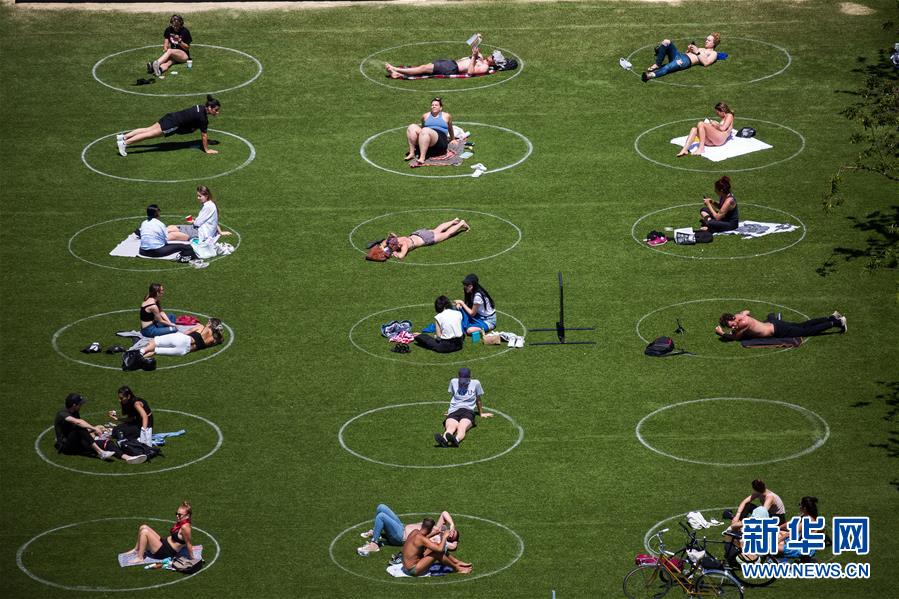 (國(guó)際疫情)(1)約翰斯·霍普金斯大學(xué):美國(guó)新冠死亡病例超10萬例