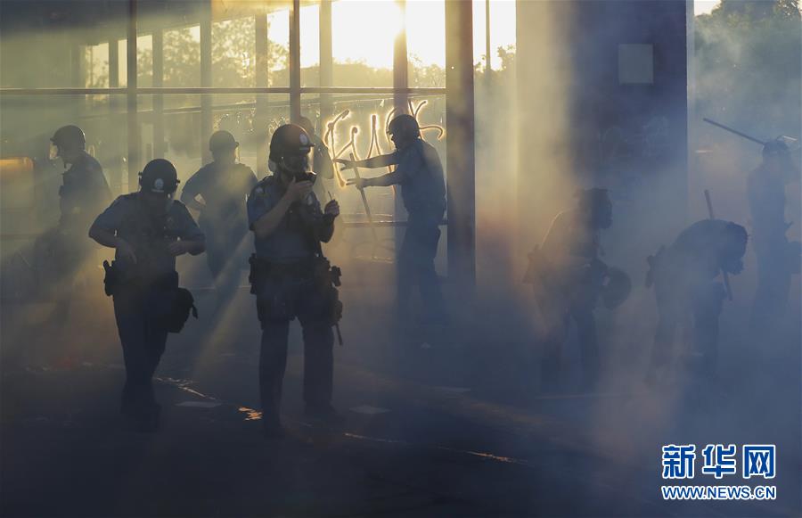 （國際）（4）美國警察執(zhí)法動作不當(dāng)致一名非裔男子死亡 引發(fā)大規(guī)?？棺h