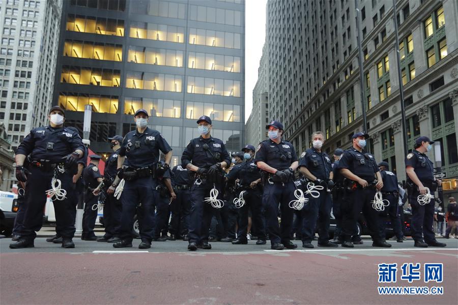 （國際）（5）美國警察執(zhí)法動作不當(dāng)致一名非裔男子死亡 引發(fā)大規(guī)?？棺h