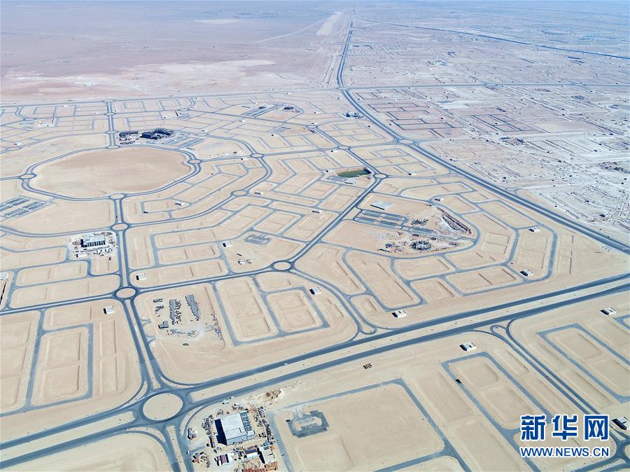 （國際疫情&middot;圖文互動）（5）通訊：防疫、生產(chǎn)兩不誤，沙漠現(xiàn)&ldquo;棋盤&rdquo;&mdash;&mdash;記中企承建科威特住房基建項目
