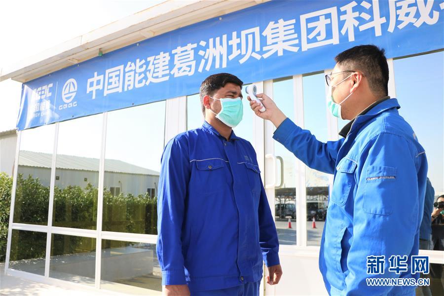 （國際疫情&middot;圖文互動）（6）通訊：防疫、生產(chǎn)兩不誤，沙漠現(xiàn)&ldquo;棋盤&rdquo;&mdash;&mdash;記中企承建科威特住房基建項目