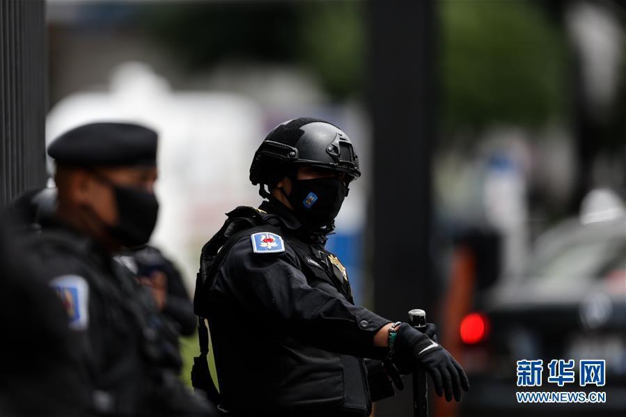 (國際)(6)墨西哥城警察局長(zhǎng)遇襲受傷