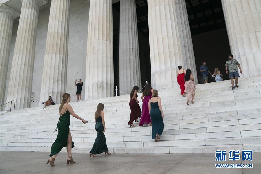 (國(guó)際疫情)(5)美國(guó)單日新增病例數(shù)超4萬(wàn) 近期病例年輕人居多