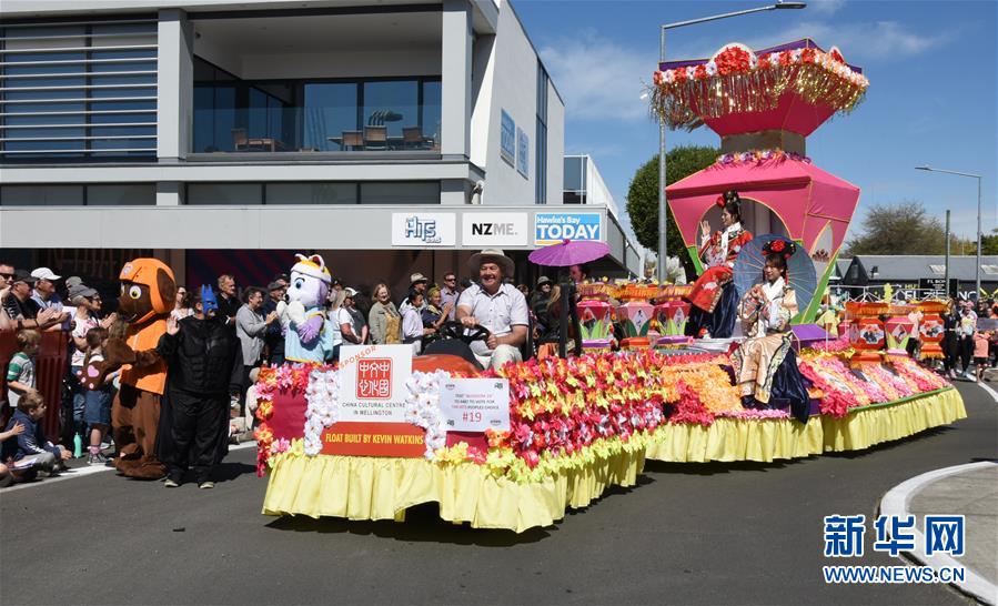 (國(guó)際·圖文互動(dòng))(3)通訊:中國(guó)元素在新西蘭迎春花車巡游活動(dòng)中放光彩