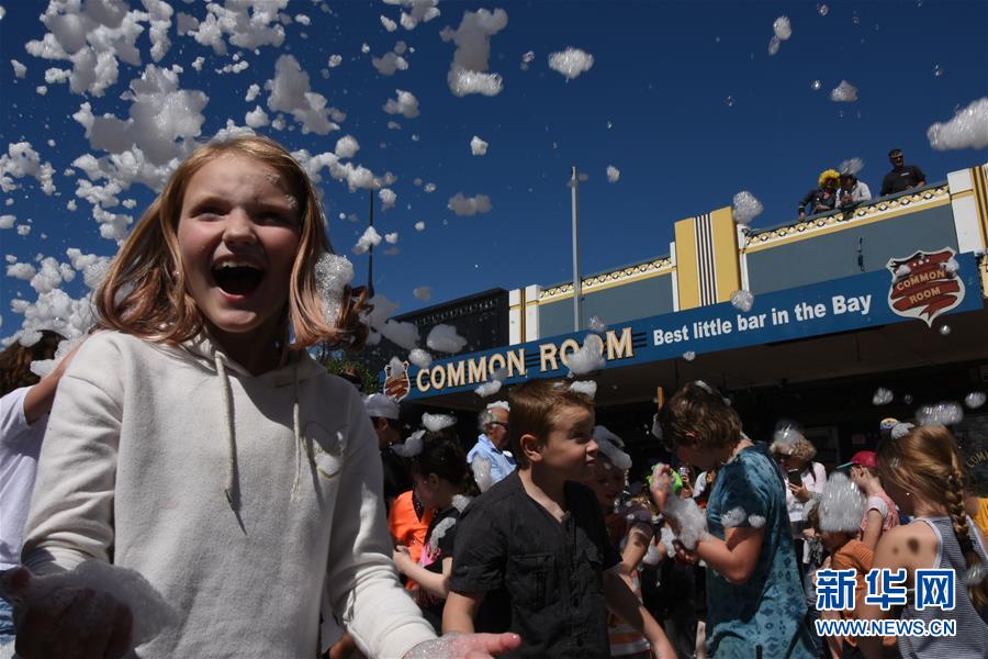 (國(guó)際·圖文互動(dòng))(2)通訊:中國(guó)元素在新西蘭迎春花車巡游活動(dòng)中放光彩