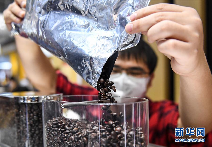 （第三屆進博會&middot;圖文互動）（3）全球&ldquo;寶藏級&rdquo;美食薈萃&mdash;&mdash;進博會食品及農(nóng)產(chǎn)品館遍藏世間珍饈