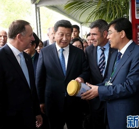 習近平參觀新西蘭農牧業(yè)技術展