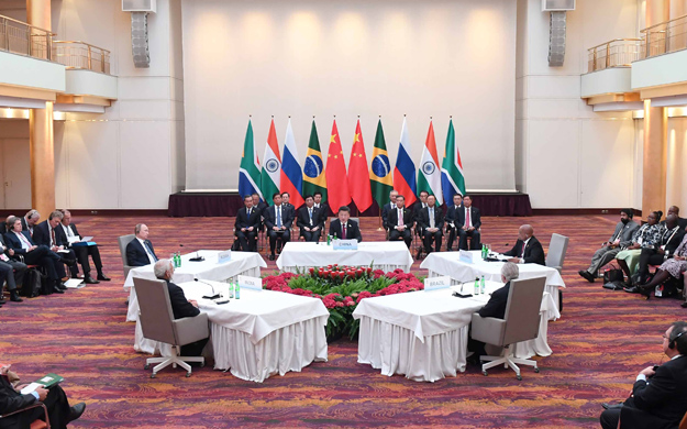 習近平主持金磚國家領(lǐng)導(dǎo)人非正式會晤