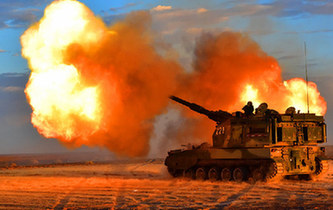 戈壁大漠上演自行火炮分隊對抗，場面霸氣！