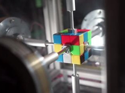 快！機(jī)器高手復(fù)原魔方 0.38秒破世界紀(jì)錄