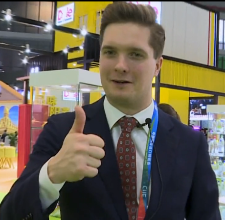 看快閃《不遠(yuǎn)萬里來看&ldquo;你&rdquo;》，聽老外點(diǎn)贊進(jìn)博會