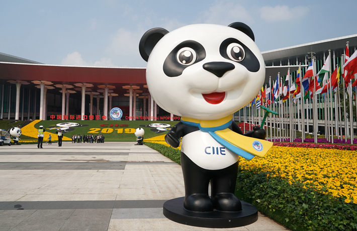 新華時評：從全球首創(chuàng)到全球盛會，進博會啟示了什么？