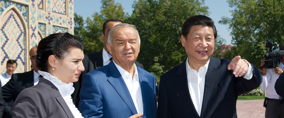 習(xí)近平參觀(guān)兀魯伯天文臺(tái)