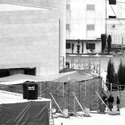 驗(yàn)尸能否解開(kāi)謎團(tuán)？