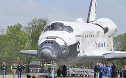 &ldquo;發(fā)現(xiàn)&rdquo;號航天飛機(jī)安新家(組圖)